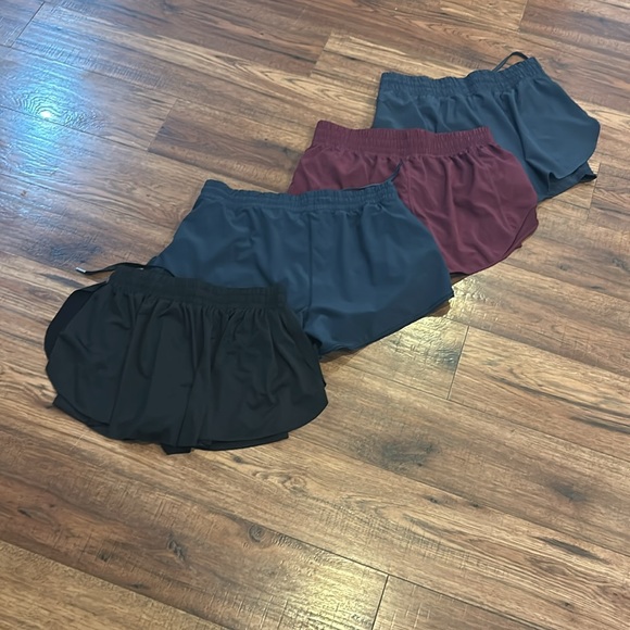Women’s active shorts lot - Picture 2 of 3